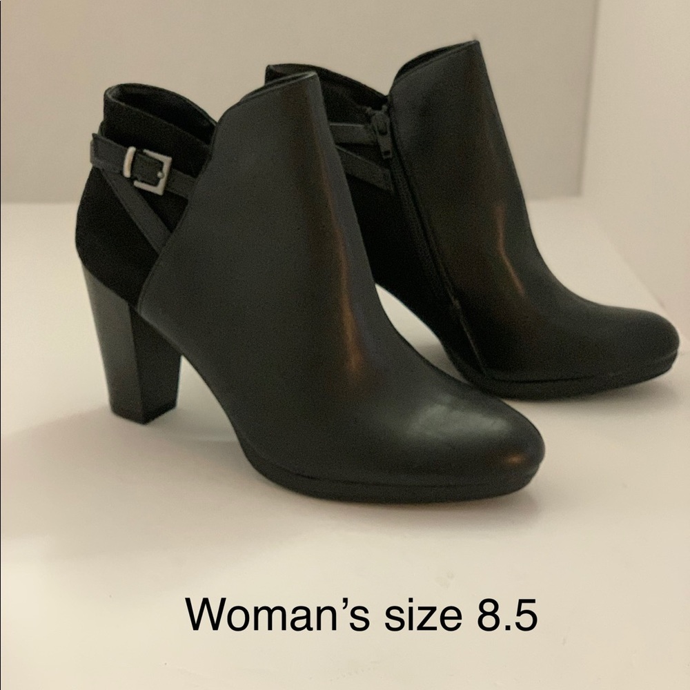 Woman’s Andrew Geller Ankle Booties
